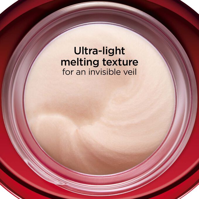Instant Smooth Perfecting Touch ultra light melting texture